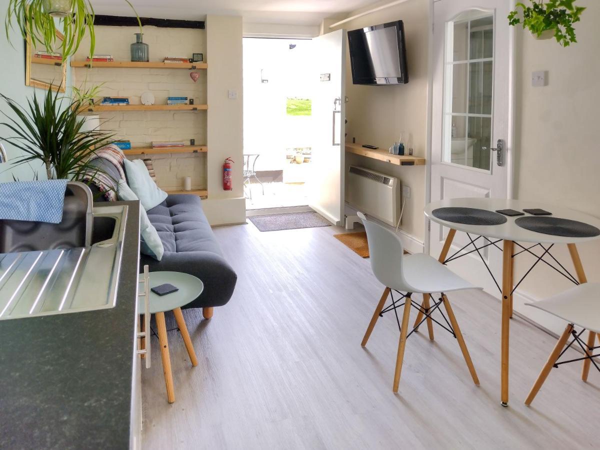 The Annexe Apartment *